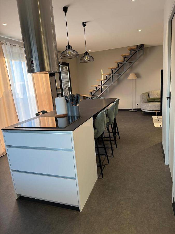 Appartement entier, Three-Bedroom Apartment in Pont-du-Château, Région de Clermont-Ferrand