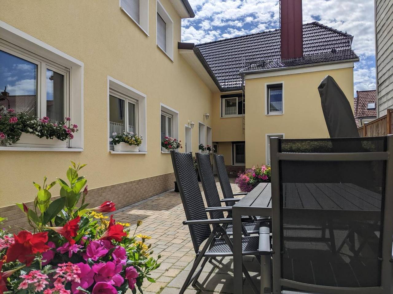 Ganze Wohnung, Apartment „Fritsch“ mit gemeinsamer Terrasse und Wlan in Plaue, Thüringer Kernland