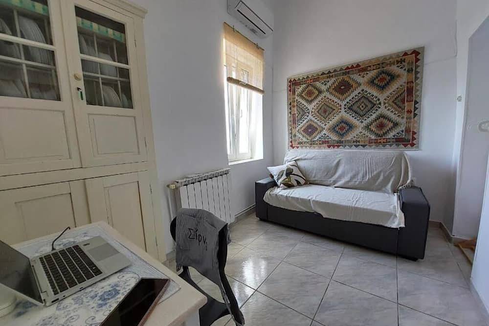 Kypseli House - Quiet Garden Home for Families & Groups, steps from Apollonia in Cícladas