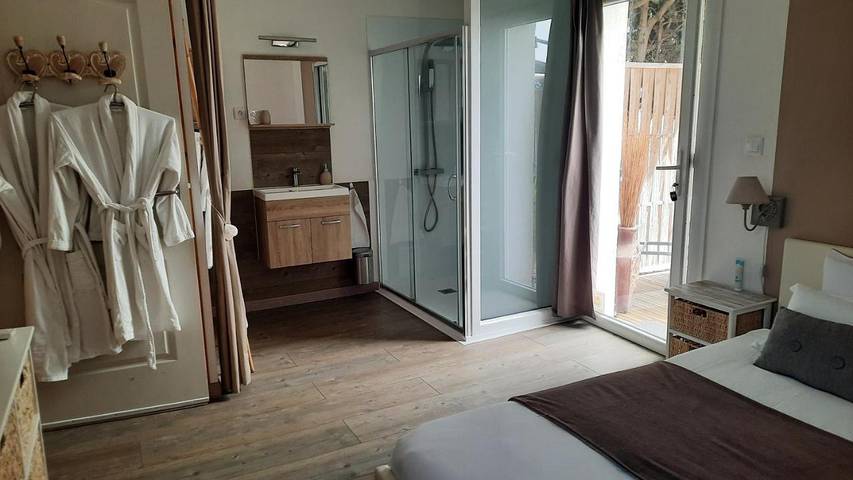 Location de vacances pour 2 personnes, avec jardin ainsi que jacuzzi et terrasse à Malves-en-Minervois - 4