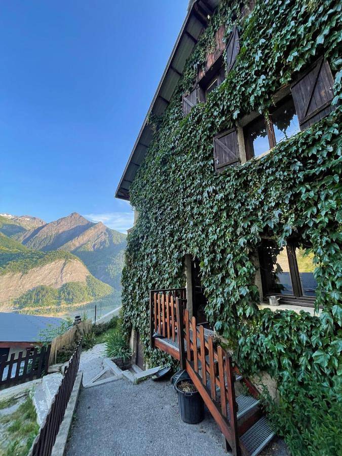 Location de vacances pour 32 personnes, avec Balcon et Terrasse ainsi que Jardin et Vue sur le lac à Mizoën - 4