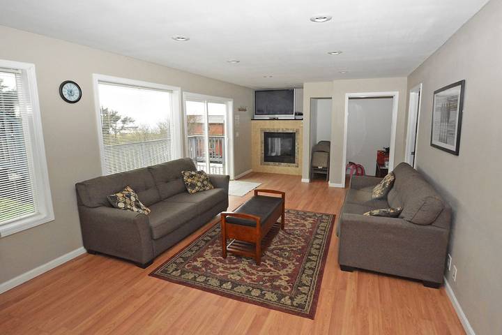 Holiday rental for 24 people, with hot tub and pool as well as balcony in Washington