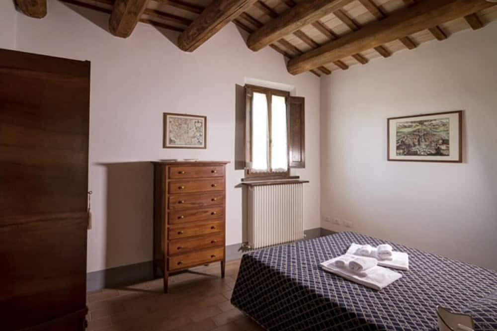 Ganze Wohnung, Margherita x 4 people located in the green only 4km from the sea and with swimming pool in San Costanzo, Valle del Metauro