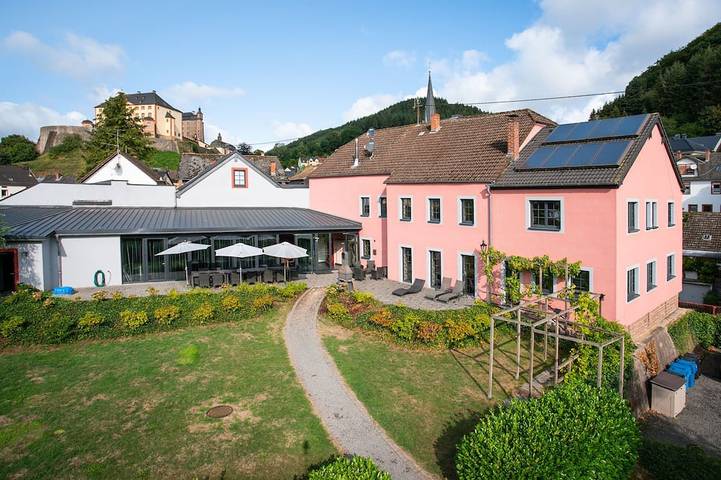 Ferienhaus für 18 Personen, mit Whirlpool und Sauna sowie Garten, mit Haustier - 1