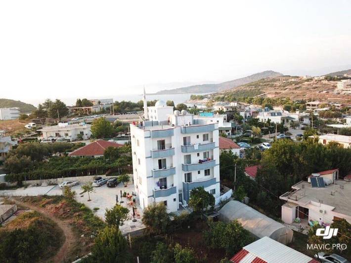 Gîte pour 4 personnes, avec balcon ainsi que jardin et vue dans Ksamil