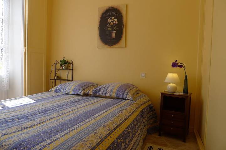 Location de vacances pour 2 personnes, avec terrasse ainsi que jardin et piscine à Le Tablier - 2