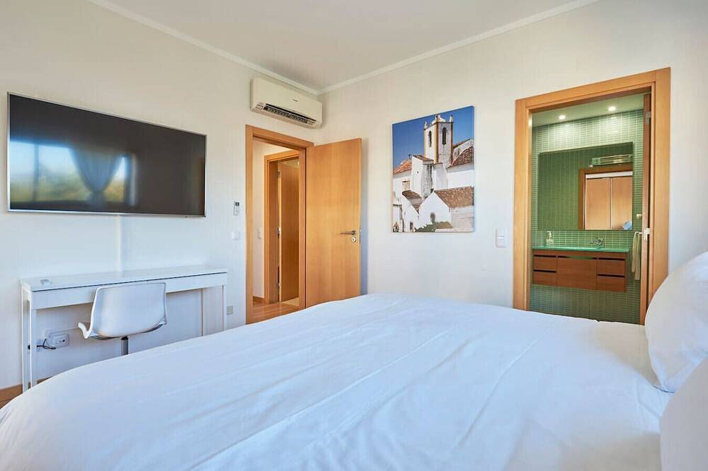 Ganze Wohnung, ★Marina Village Oceanside Apartment w/Pool★ in Olhão, Parque Natural da Ria Formosa