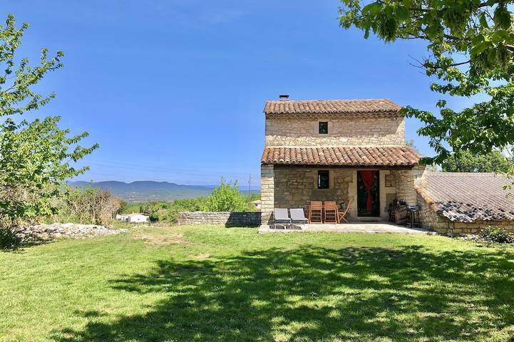 Location de vacances pour 3 personnes, avec Jardin à Saint-Privat-de-Champclos