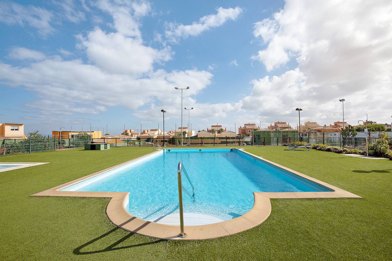 Vacation Home "La Casa Blanca" with Mountain View, Shared Pool & Wi-Fi in Geafond, La Oliva