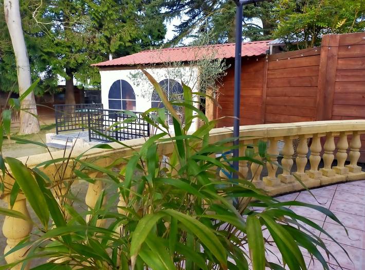 Gîte pour 15 personnes, avec jacuzzi et jardin ainsi que piscine et balcon à Ploumagoar - 3