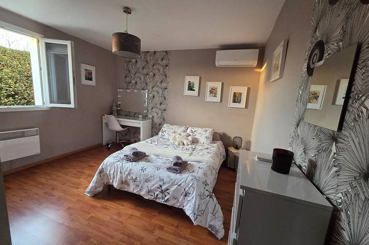 Appartement entier, Hasparren, appartement familial 114m², jardin et vue, pour 6 pers. in Hasparren, Région de Bayonne