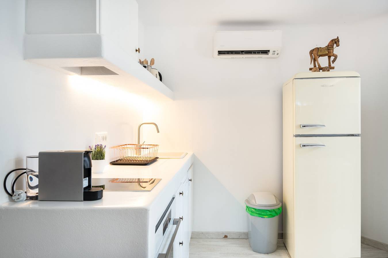 Entire apartment, Apartment 'Lavender' with Sea View, Wi-Fi and Air Conditioning in Milos