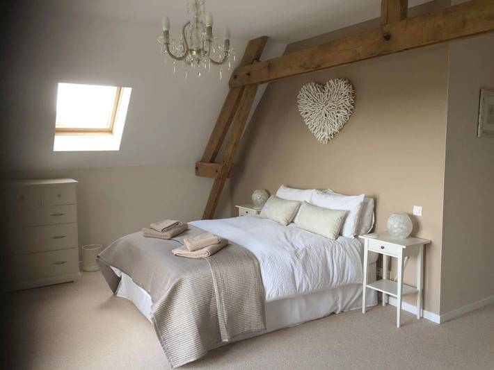 Location de vacances pour 12 personnes, avec piscine ainsi que jardin et vue à Saint-Laurent-de-Terregatte