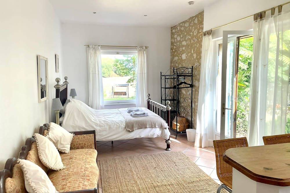 Beautiful 1-Bed Gite 2km quiet walk from Eymet in Eymet, Périgord Pourpre