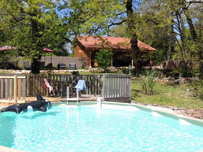 Location de vacances pour 2 personnes, avec terrasse et jardin ainsi que vue et piscine à Autoire - 4