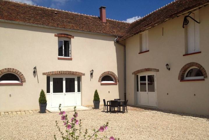 Location de vacances pour 2 personnes, avec vue ainsi que jardin et terrasse à Saint-Pierre-du-Perray - 3