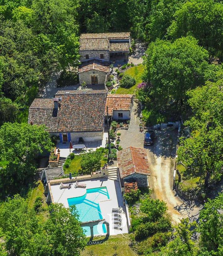 Location de vacances pour 2 personnes, avec Terrasse ainsi que Jardin et Piscine à Flaugnac