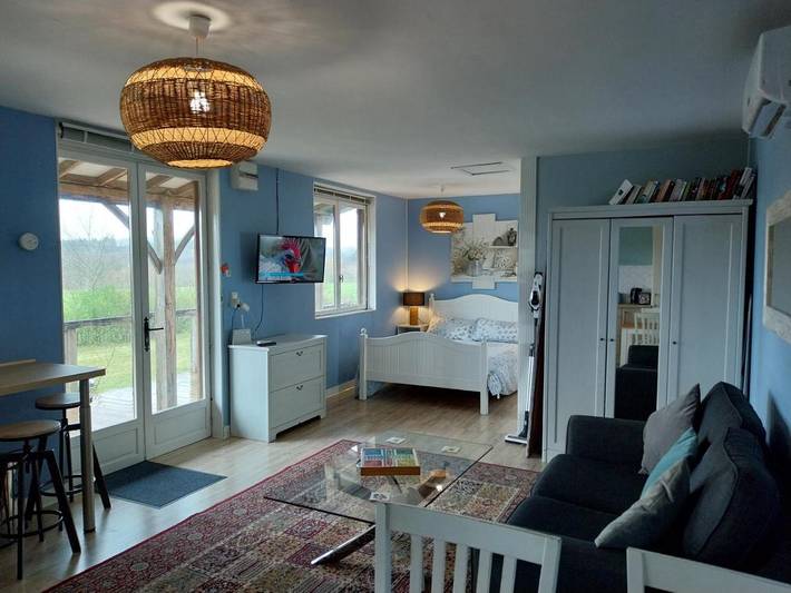 Location de vacances pour 4 personnes, avec Terrasse ainsi que Jardin et Vue à Saint-Pierre-de-Frugie