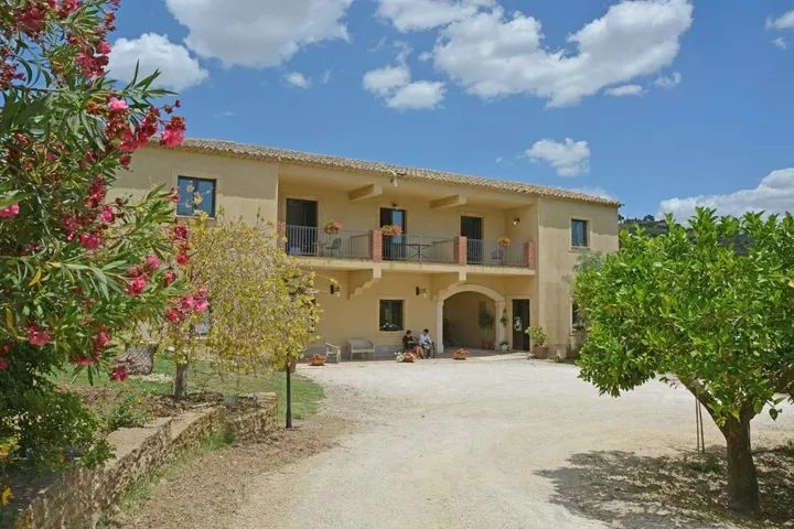 Maison d’hôte pour 2 personnes, avec jardin ainsi que piscine et vue - 1