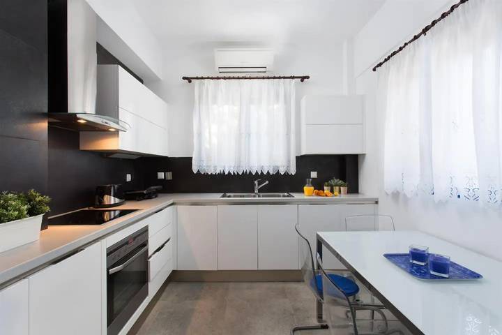 Location de vacances pour 8 personnes, avec jardin et balcon, adapté aux familles dans Égine - 3