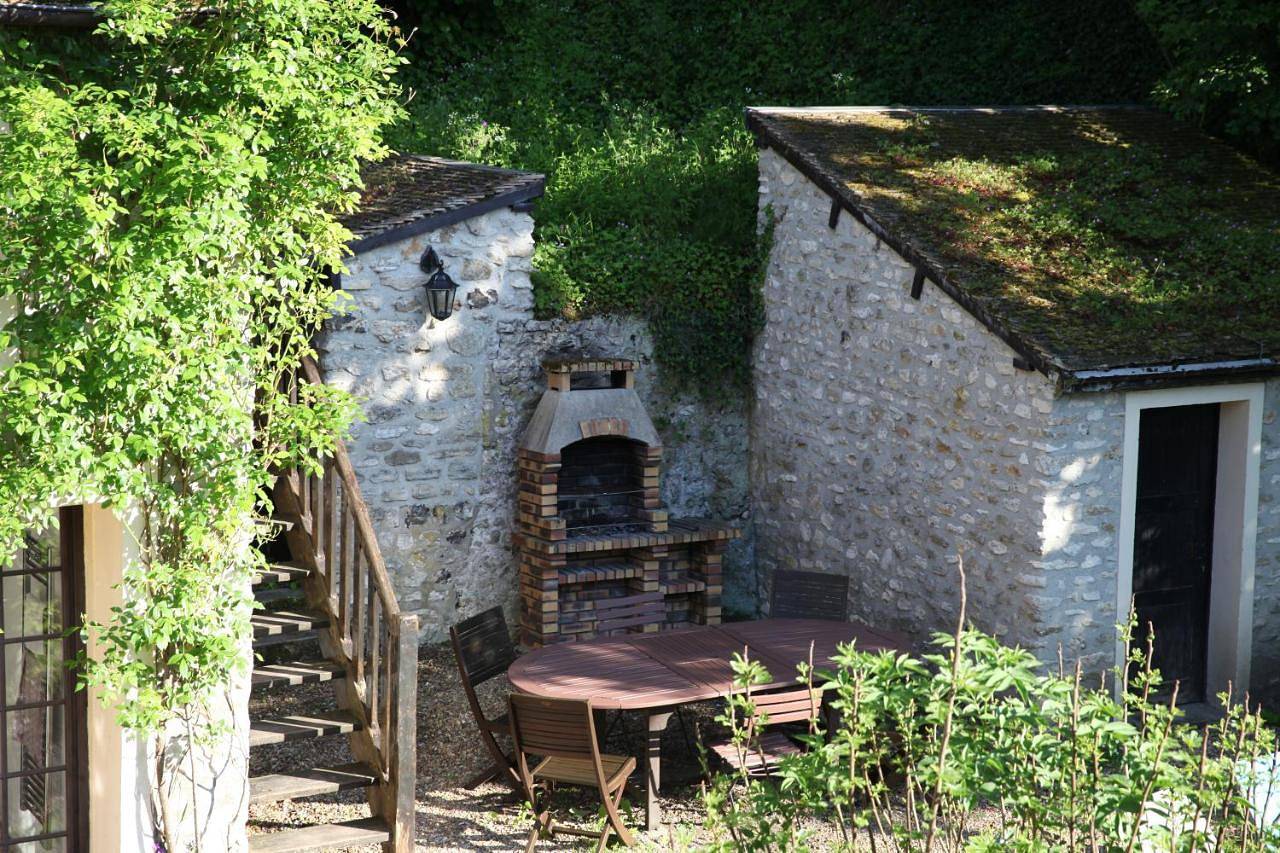 Family Room with Garden View in Breuilpont, Région d'Évreux
