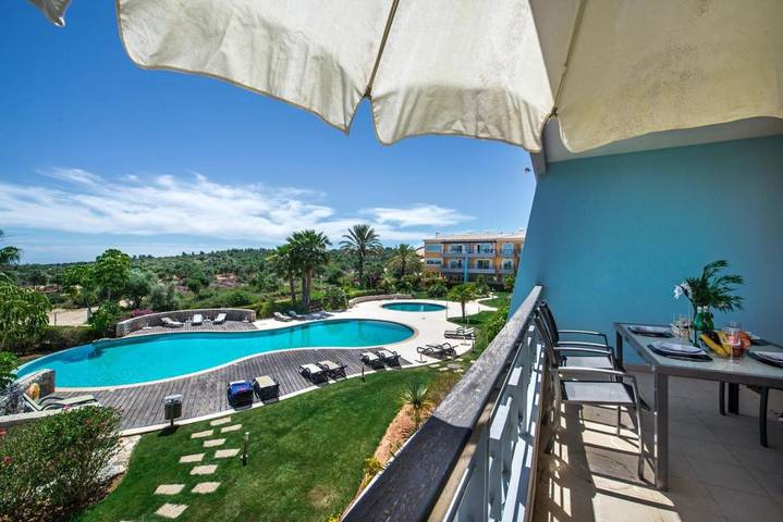 Aparthotel para 4 pessoas, com Varanda e Jacuzzi e ainda Jardim and Piscina em Lagos