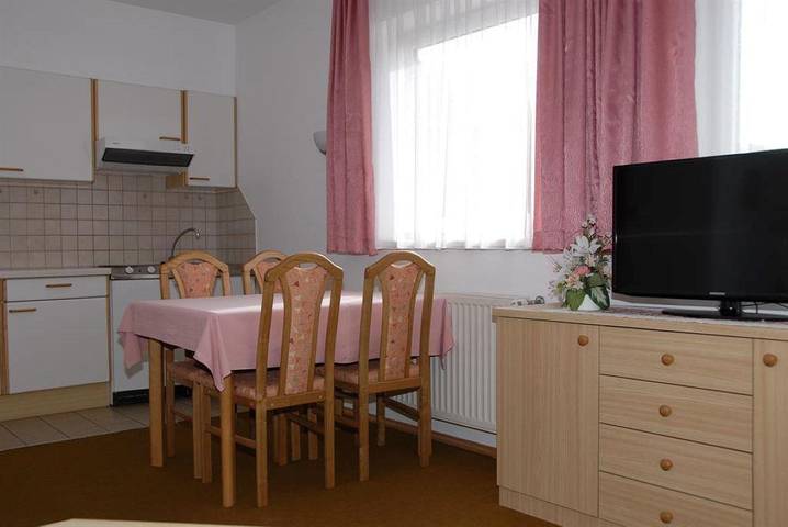 Pension für 4 Personen, mit Garten - 1
