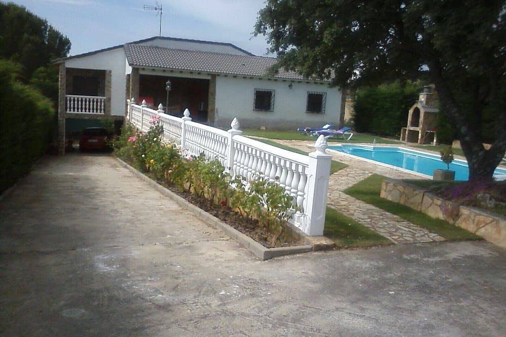 El Magnolio Rural Cottage in Santa Cruz de Pinares, Ávila Region
