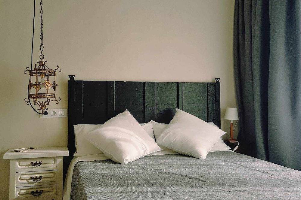 Apartamento entero, Cistellaire, con acceso a piscina interior in Olot, Parc Natural de Zona Volcànica de la Garrotxa