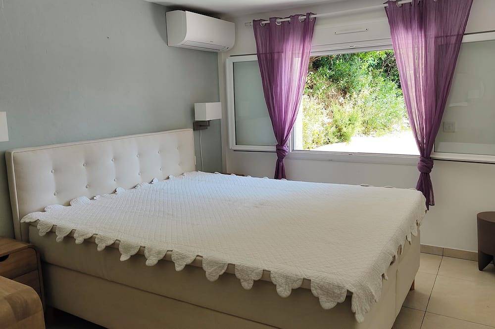 Entire apartment, Large 2-room apartment 55m²:air-conditioned room, sea view, Nature, 5min walk to the beach in Les Issambres, Roquebrune-sur-Argens