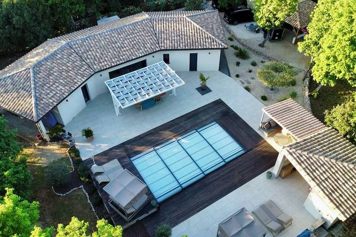 Location de vacances pour 10 personnes, avec terrasse et jardin, animaux acceptés à Labastide-de-Virac