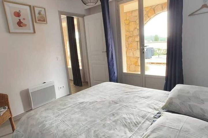 Nice A-C apartment for 6 between the sea and the mountain in Le Rouret, Mittelmeerküste (Frankreich)
