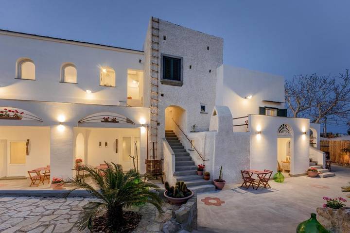 Maison d’hôte pour 2 personnes, avec jardin ainsi que jacuzzi et piscine à Procida