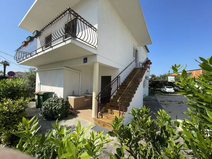 Ferienhaus für 12 Personen, mit Terrasse in Sukosan