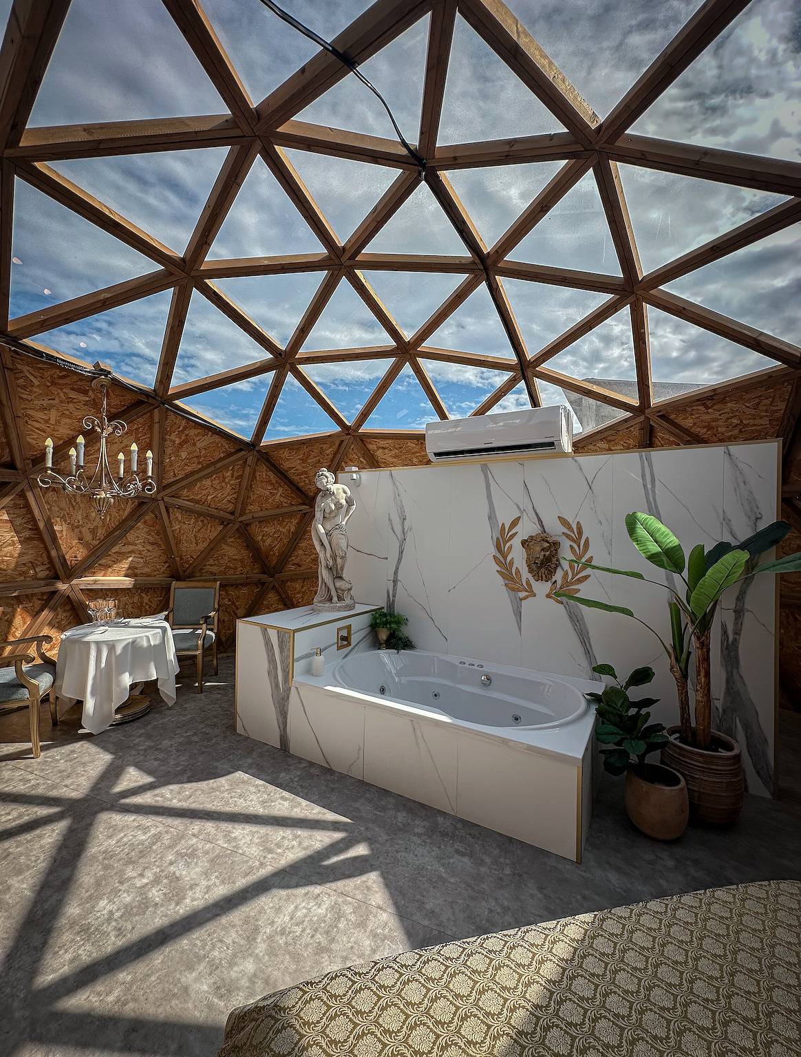 Entire apartment, Apartment 'Suite Atrium Bubble' with Private Terrace, Wi-Fi and Air Conditioning in Canyelles (Barcelona), Garraf