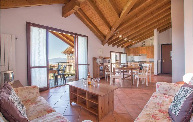 Ganze Ferienwohnung, Appartement mit Seeblick, Terrasse und Pool - 2 km zum Lago Maggiore in Agra, Lago Maggiore (Lombardei)