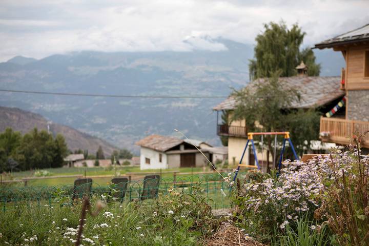 Hel lejlighed, Apartment 'Millet Ozein' with Mountain View, Shared Terrace and Wi-Fi in Ozein, Comune di Aymavilles