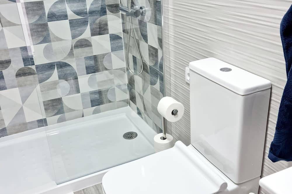 Entire apartment, Modern apartment ,stunning sea and mountain views in the old town. Wifi and pool in Puerto del Carmen, Tías