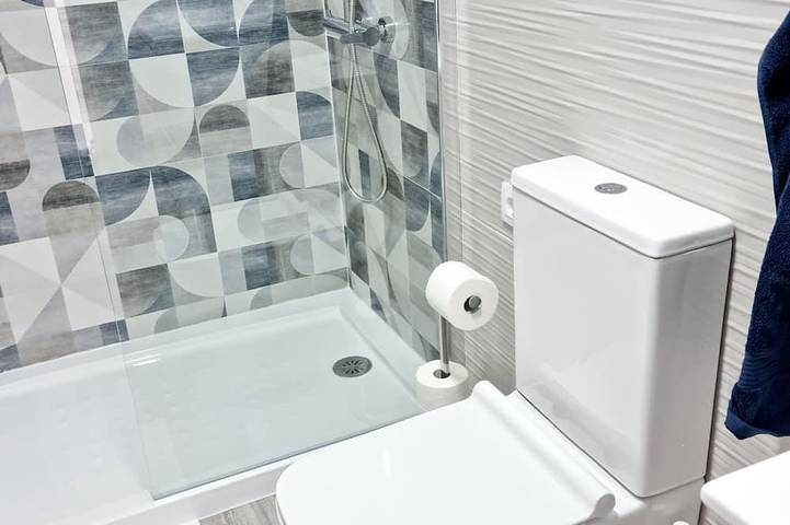 Entire apartment, Modern apartment ,stunning sea and mountain views in the old town. Wifi and pool in Puerto del Carmen, Tías
