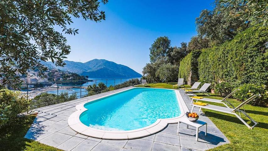 Ferienhaus für 12 Personen, mit Terrasse und Garten sowie Pool und Ausblick