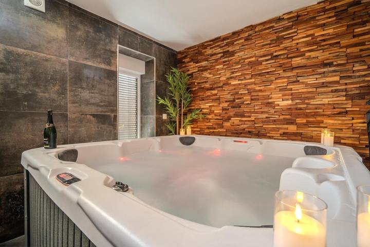 Appartement de vacances pour 4 personnes, avec jacuzzi et jardin