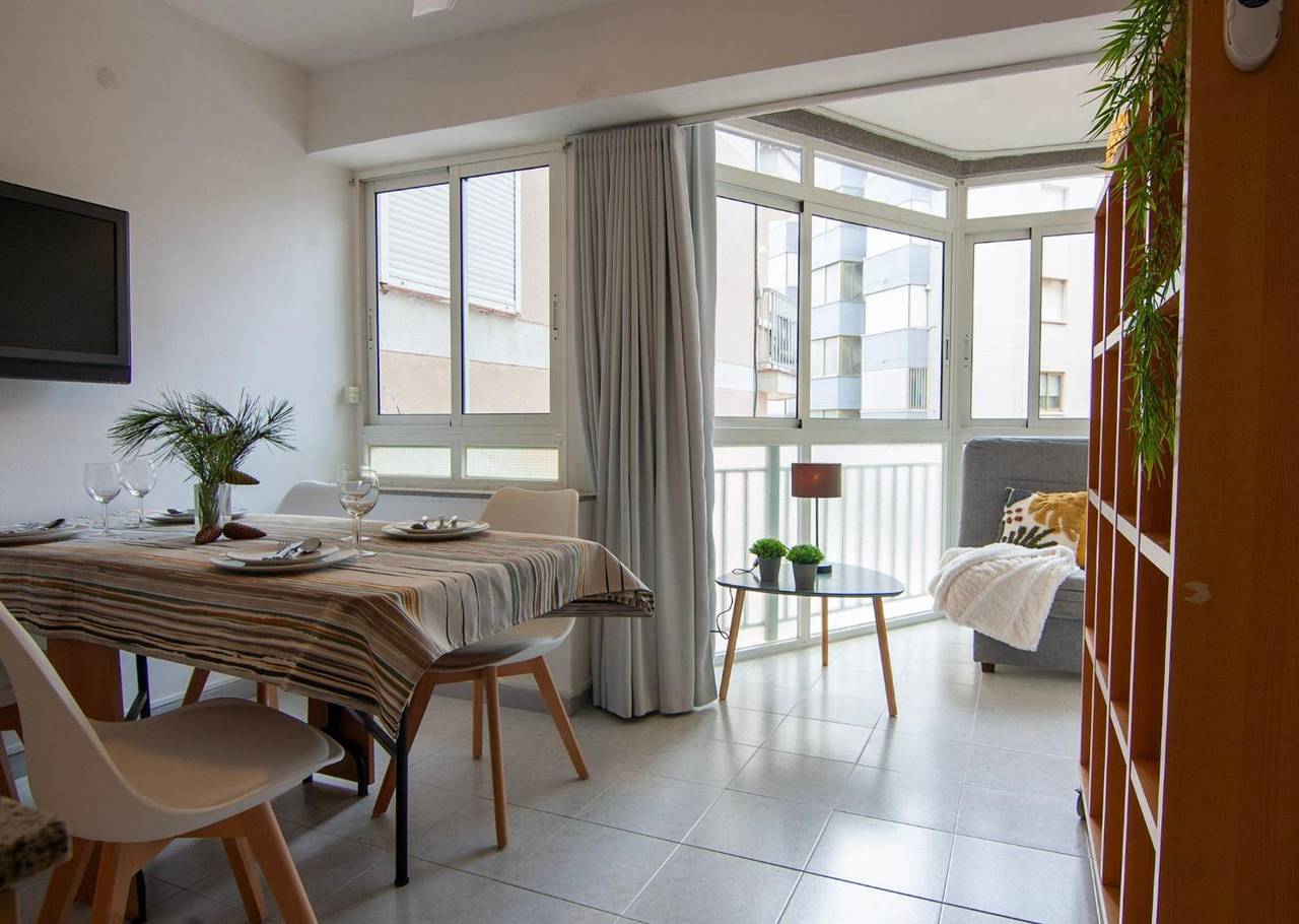 Ganze Wohnung, Apartment 'Caliu Mar' mit Wlan und Klimaanlage in La Pineda, Platja de la Pineda