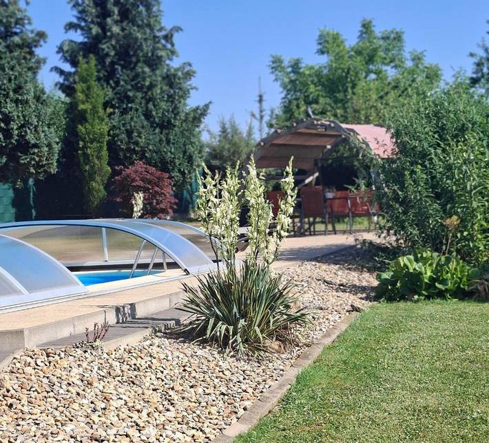 Ferienwohnung für 8 Personen, mit Terrasse und Garten sowie Pool und Ausblick in Teuchern