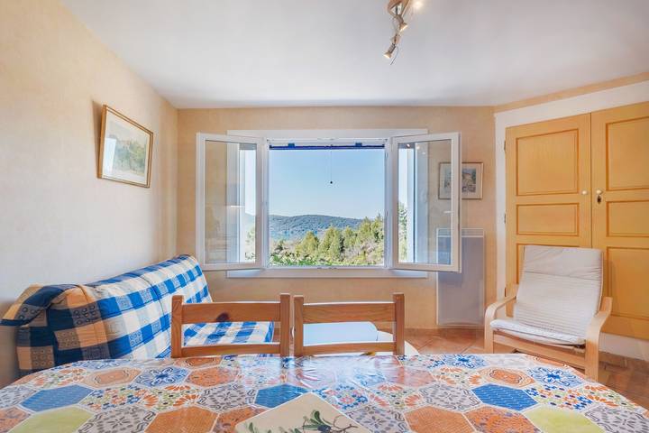 Appartement de vacances pour 4 personnes, avec vue sur le lac dans les Alpes-de-Haute-Provence