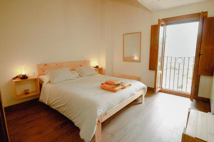 Casa rural para 9 personas, con Terraza y Jardín además de Vistas y Vistas al lago en Caldearenas - 2