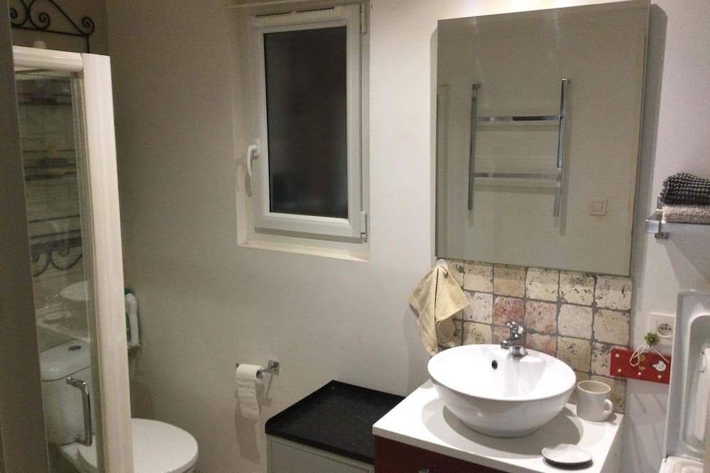 Studio for 4 people with pool access in Graveson, Arles region