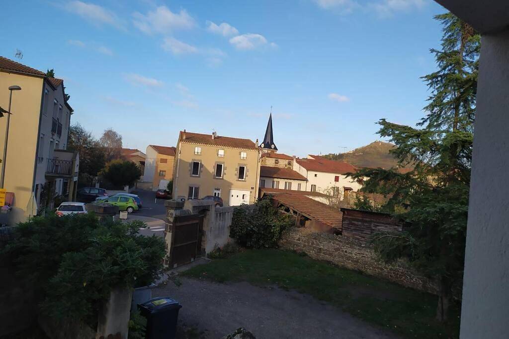 Appartement entier, Chez Fabienne T2 in Le Breuil-sur-Couze, Région de Besse-et-Saint-Anastaise