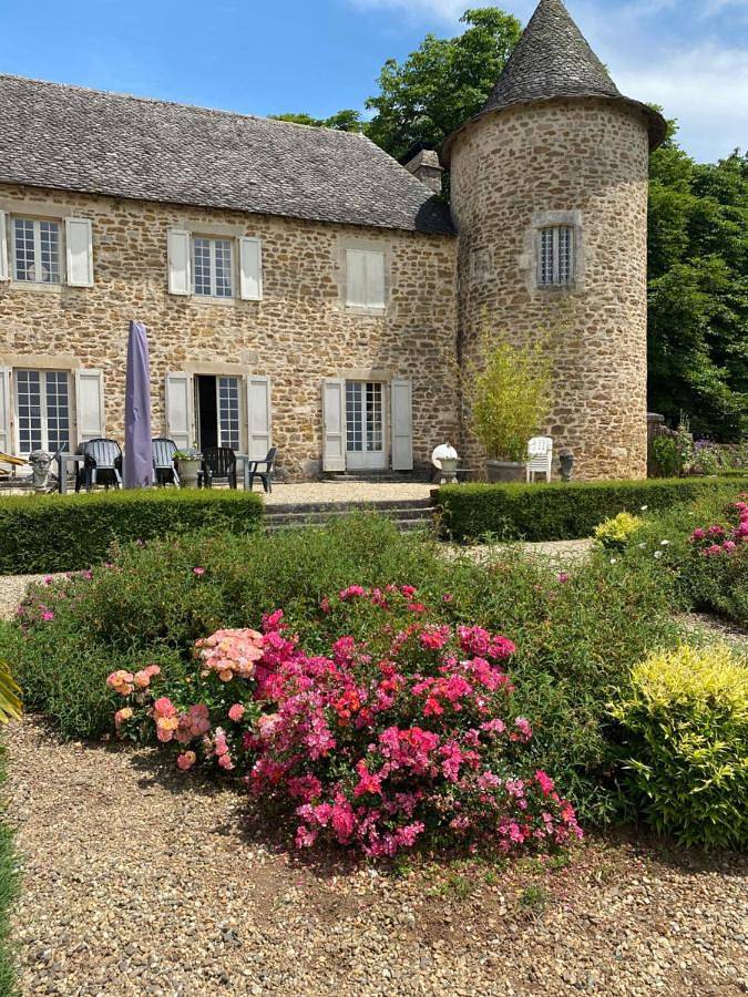 Location de vacances pour 2 personnes, avec Terrasse ainsi que Jardin et Vue à Savignac - 2