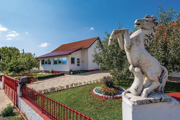 Stunning home in Gospic with sauna in Gospić, Condado de Lika-Senj
