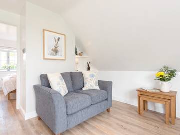 Log Cabin for 2 People in The Cotswolds, South West England, Photo 2